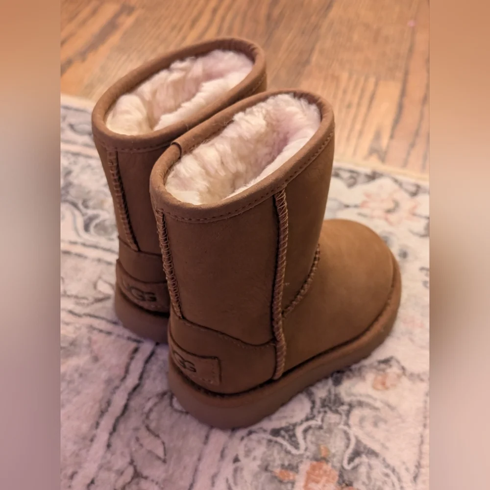 UGG Toddler Classic Short II Waterproof